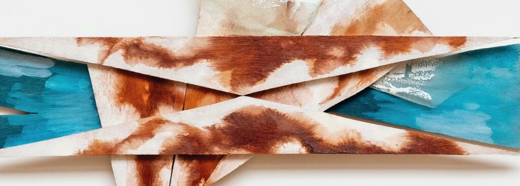 Daiga Grantiņa. Šventykla #3. 2020. Mediena, medžiaga, dažai, 45 x 67 x 5 cm. Fot. Steve James
